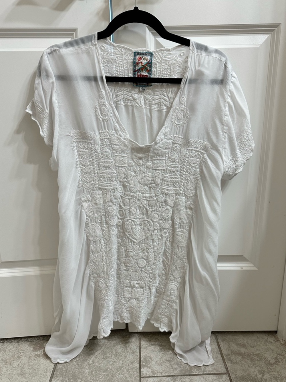 Johnny Was Women's White Embroidered V-Neck Top